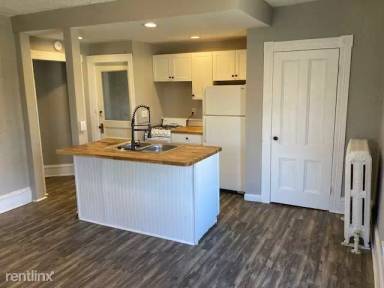 Main picture of 225 W 13th St