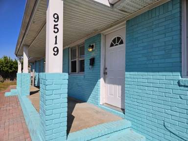Main picture of 9519 19th Bay St
