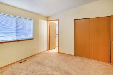 Main picture of 102 NE Albion St
