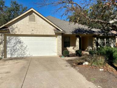 Main picture of 2101 Jasper Ln
