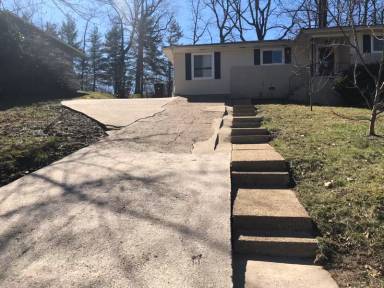 Main picture of 207 Oakmont Ln