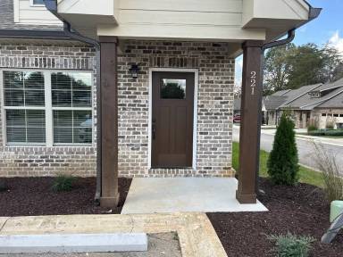 Main picture of 221 Cypress Rdg