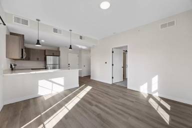 Main picture of 700 Mustang Ln