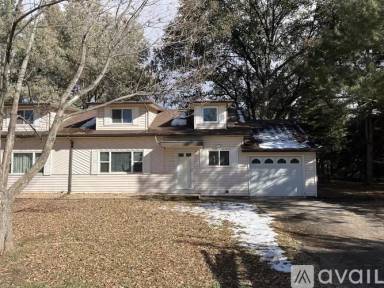 Main picture of 840 Dewey St