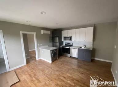 Main picture of 4625 S Drexel Blvd