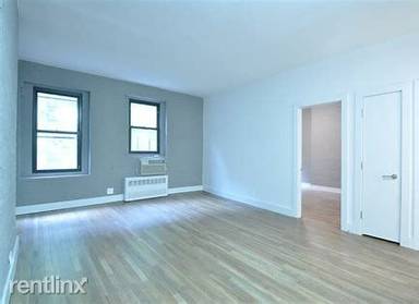 Main picture of 220 E 95th St
