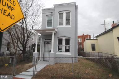 Main picture of 1530 U St SE