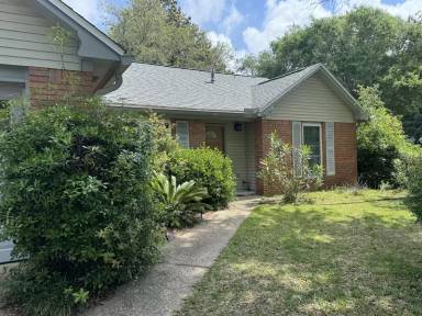 Main picture of 4511 Parkwood Ln W