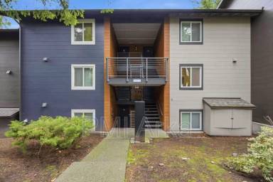 Main picture of 12107 NE Bel Red Rd