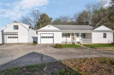 Main picture of 1940 Providence Pike