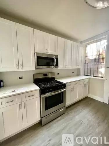 Main picture of 4860 N Hermitage Ave