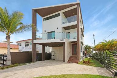 Main picture of 5601 N Ocean Dr