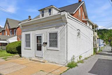 Main picture of 571 Olive St