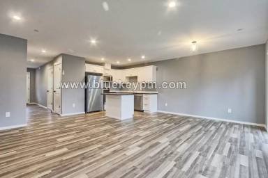 Main picture of 320 E 7th St