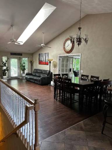 Main picture of 7 Old Orchard Ln