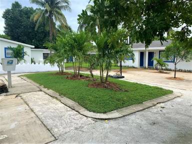 Main picture of 282 NW 40th St