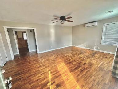 Main picture of 314 W 7th St