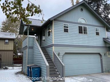 Main picture of 477 NE Seward Ave