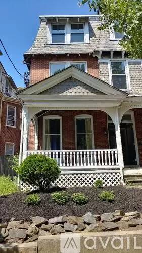 Main picture of 707 N Van Buren St