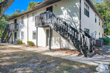 Main picture of 49 College Dr