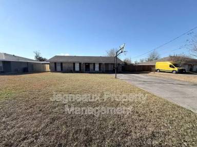 Main picture of 2528 Saint Joseph St