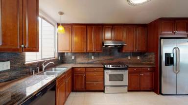 Main picture of 750 37th Ave