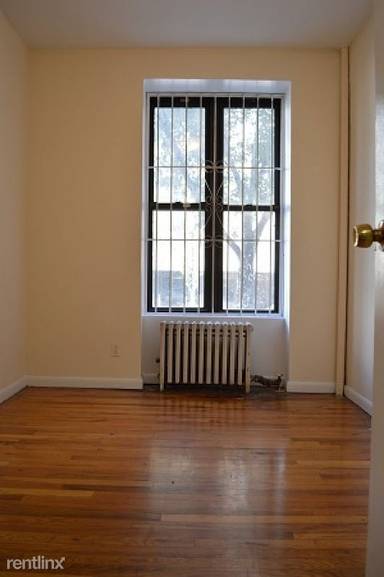 Main picture of 136 W 109th St