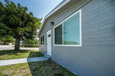 Main picture of 706 NW 1st St