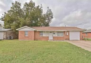 Main picture of 1414 Phoenix Dr