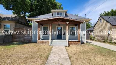 Main picture of 821 W 12th St