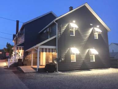 Main picture of 102 Gilfillan St