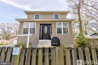 Main picture of 919 Lutz Ave