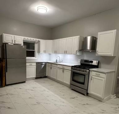 Main picture of 102 Bayview Ave