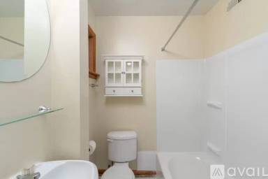 Main picture of 2428 Fleet St
