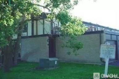 Main picture of 115 Country Club Dr