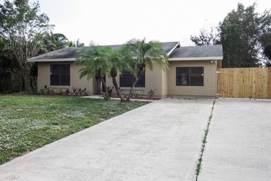 Main picture of 5054 Pine Tree Dr