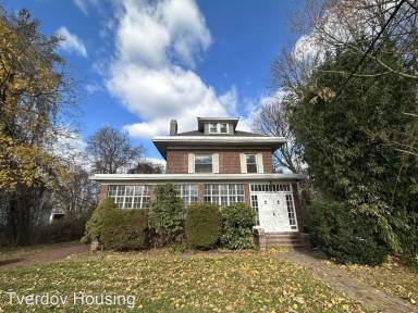 Main picture of 377 Main St