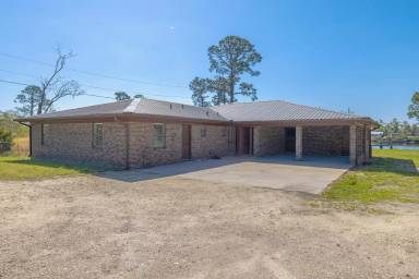 Main picture of 7402 Highway 2302