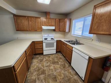 Main picture of 2450 Virlow St