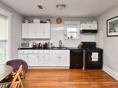 Main picture of 1226 Adams St NE
