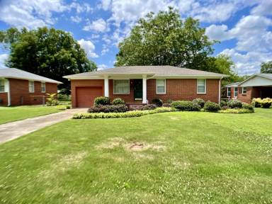 Main picture of 807 Chambers Dr NE