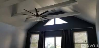 Main picture of 1425 W Augusta Blvd