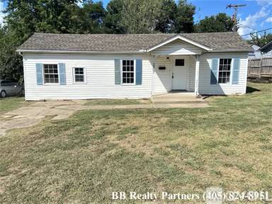 Main picture of 3407 E 38th St