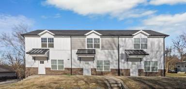 Main picture of 909 Charlotte St