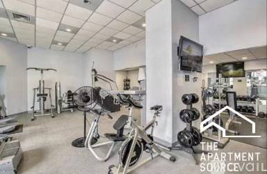 Main picture of 1030 N Clark St