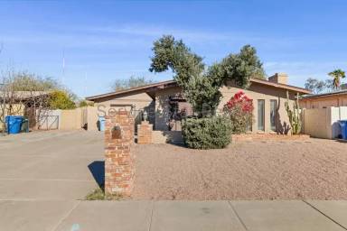 Main picture of 2844 W Marlette Ave