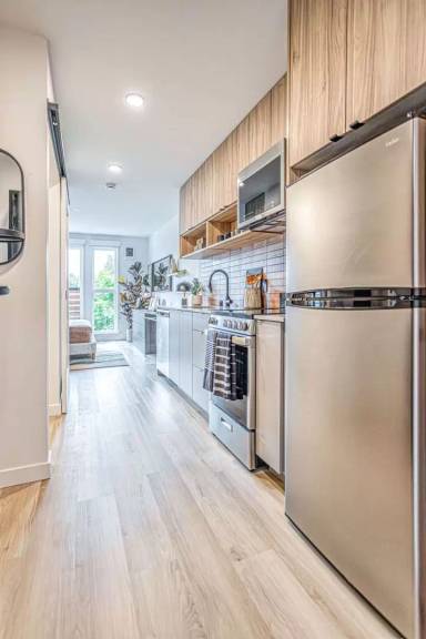 Main picture of 4015 Stone Way N