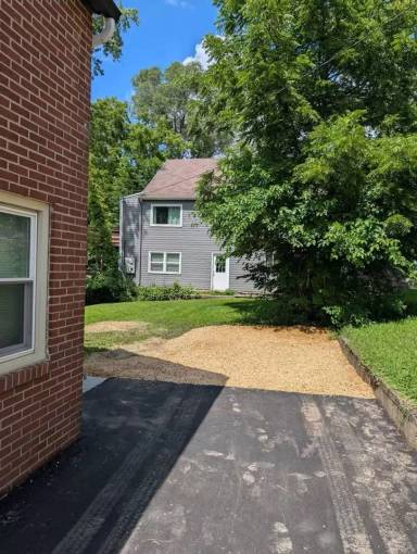 Main picture of 520 E Thompson St