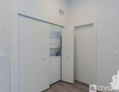 Main picture of 853 N Larrabee St