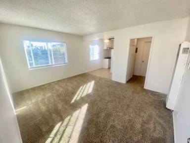 Main picture of 2520 Mathews Ave